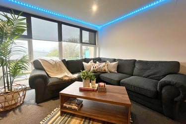 8 bed flat, 2-4 Plymbridge Lane, Crownhill, Plymouth, PL68DE - Image 1